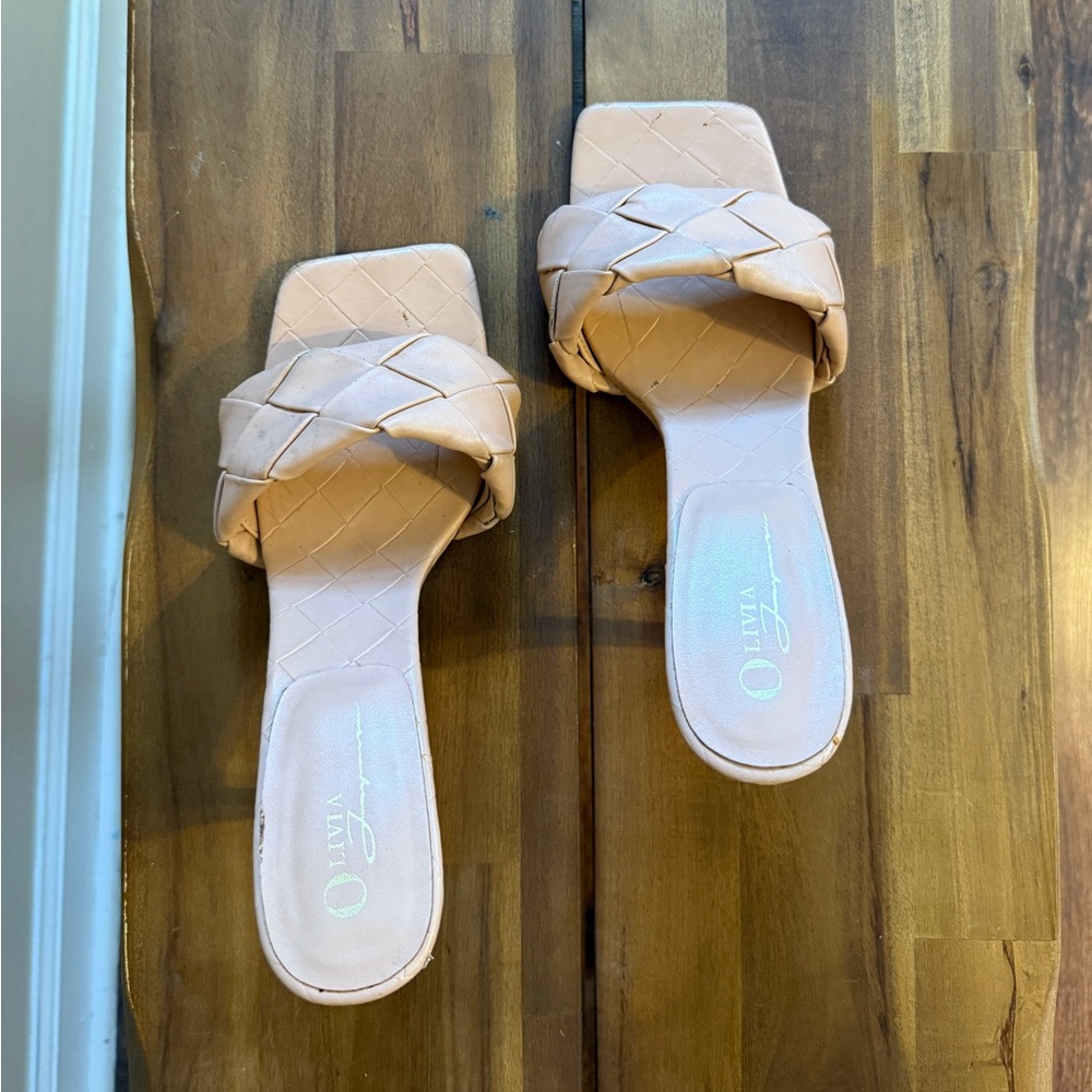 Nude Heels - Picture 2 of 6